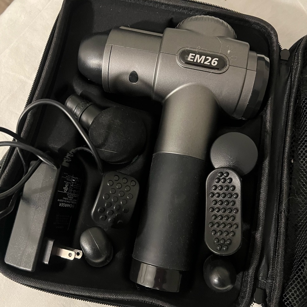 High Quality Massage Gun w/ Multiple Functions/ Tips